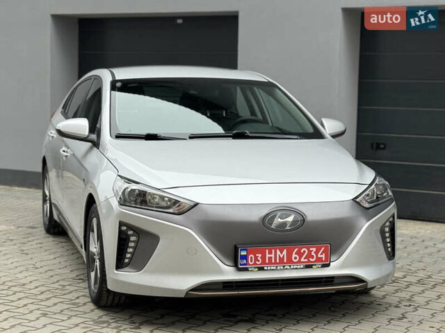 Серый Хендай Ioniq Electric, объемом двигателя 0 л и пробегом 127 тыс. км за 10999 $, фото 16 на Automoto.ua