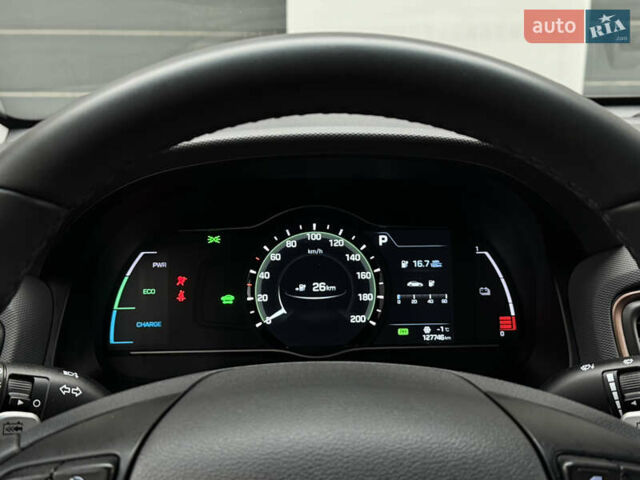 Серый Хендай Ioniq Electric, объемом двигателя 0 л и пробегом 127 тыс. км за 10999 $, фото 66 на Automoto.ua