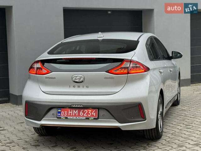 Серый Хендай Ioniq Electric, объемом двигателя 0 л и пробегом 127 тыс. км за 10999 $, фото 24 на Automoto.ua
