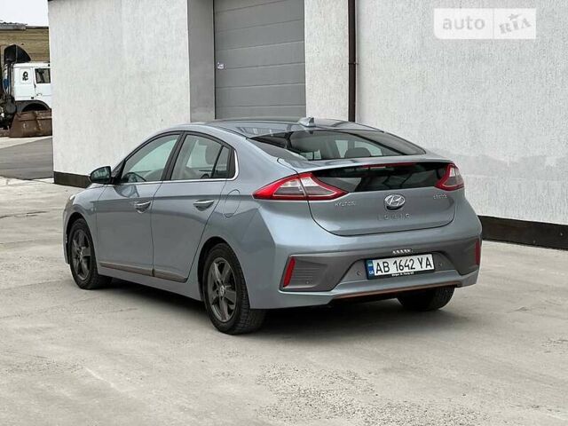 Серый Хендай Ioniq Electric, объемом двигателя 0 л и пробегом 88 тыс. км за 16000 $, фото 5 на Automoto.ua