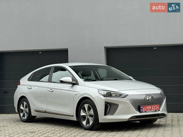 Серый Хендай Ioniq Electric, объемом двигателя 0 л и пробегом 127 тыс. км за 10999 $, фото 19 на Automoto.ua