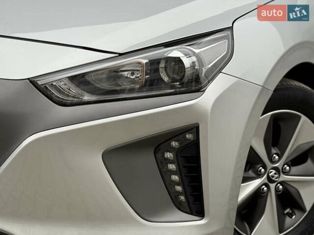 Серый Хендай Ioniq Electric, объемом двигателя 0 л и пробегом 127 тыс. км за 10999 $, фото 14 на Automoto.ua