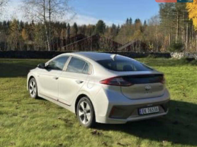 Серый Хендай Ioniq Electric, объемом двигателя 0 л и пробегом 102 тыс. км за 12500 $, фото 3 на Automoto.ua