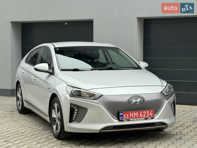 Серый Хендай Ioniq Electric, объемом двигателя 0 л и пробегом 127 тыс. км за 10999 $, фото 17 на Automoto.ua