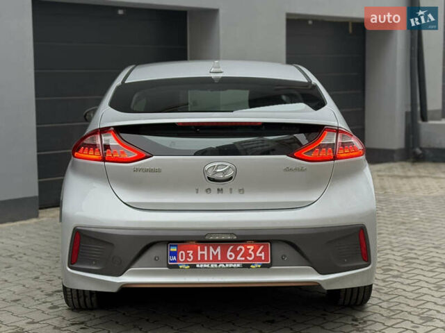Серый Хендай Ioniq Electric, объемом двигателя 0 л и пробегом 127 тыс. км за 10999 $, фото 28 на Automoto.ua
