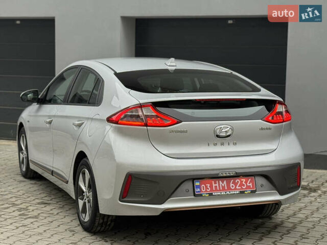 Серый Хендай Ioniq Electric, объемом двигателя 0 л и пробегом 127 тыс. км за 10999 $, фото 31 на Automoto.ua