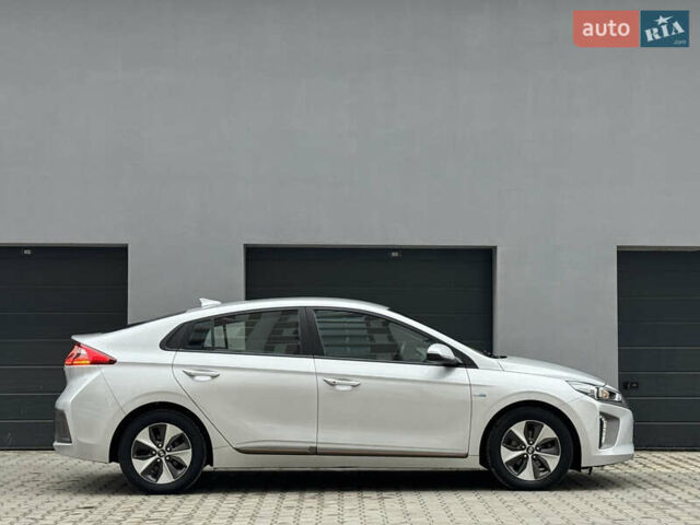 Серый Хендай Ioniq Electric, объемом двигателя 0 л и пробегом 127 тыс. км за 10999 $, фото 20 на Automoto.ua