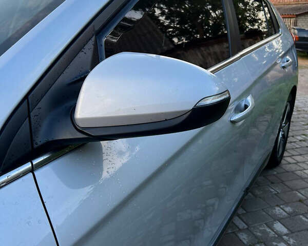 Сірий Хендай Ioniq Electric, об'ємом двигуна 0 л та пробігом 130 тис. км за 12650 $, фото 21 на Automoto.ua