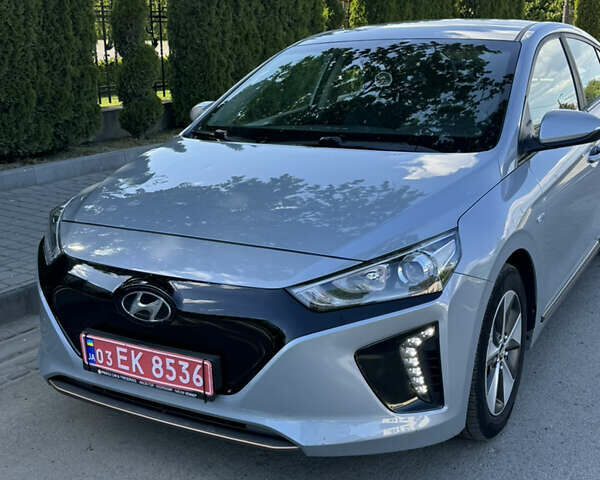 Серый Хендай Ioniq Electric, объемом двигателя 0 л и пробегом 186 тыс. км за 10400 $, фото 2 на Automoto.ua