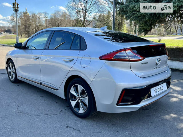 Серый Хендай Ioniq Electric, объемом двигателя 0 л и пробегом 111 тыс. км за 14999 $, фото 13 на Automoto.ua