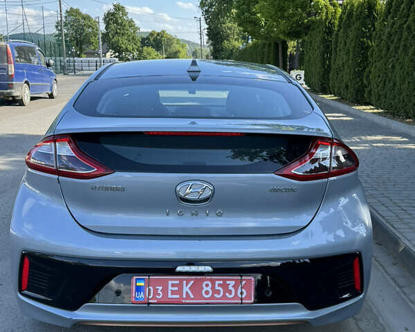 Серый Хендай Ioniq Electric, объемом двигателя 0 л и пробегом 186 тыс. км за 10400 $, фото 3 на Automoto.ua