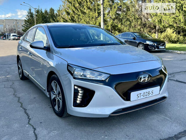 Серый Хендай Ioniq Electric, объемом двигателя 0 л и пробегом 111 тыс. км за 14999 $, фото 19 на Automoto.ua