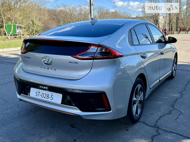 Серый Хендай Ioniq Electric, объемом двигателя 0 л и пробегом 111 тыс. км за 14999 $, фото 16 на Automoto.ua