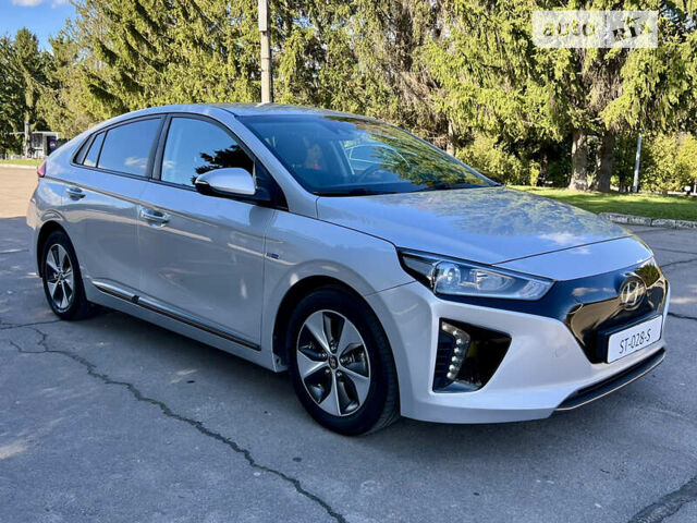 Серый Хендай Ioniq Electric, объемом двигателя 0 л и пробегом 111 тыс. км за 14999 $, фото 8 на Automoto.ua