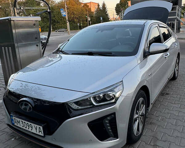Сірий Хендай Ioniq Electric, об'ємом двигуна 0 л та пробігом 130 тис. км за 12650 $, фото 11 на Automoto.ua