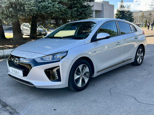 Серый Хендай Ioniq Electric, объемом двигателя 0 л и пробегом 111 тыс. км за 14999 $, фото 2 на Automoto.ua