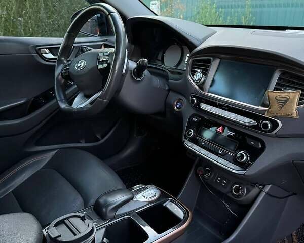 Сірий Хендай Ioniq Electric, об'ємом двигуна 0 л та пробігом 130 тис. км за 12650 $, фото 30 на Automoto.ua
