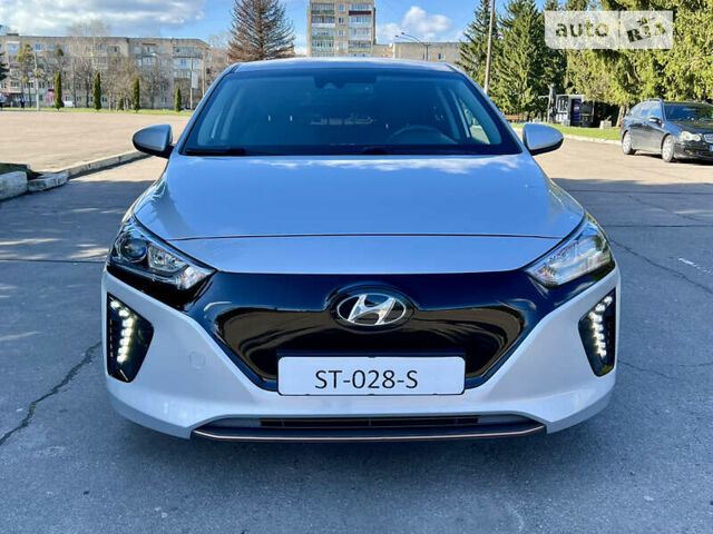 Сірий Хендай Ioniq Electric, об'ємом двигуна 0 л та пробігом 111 тис. км за 14999 $, фото 10 на Automoto.ua