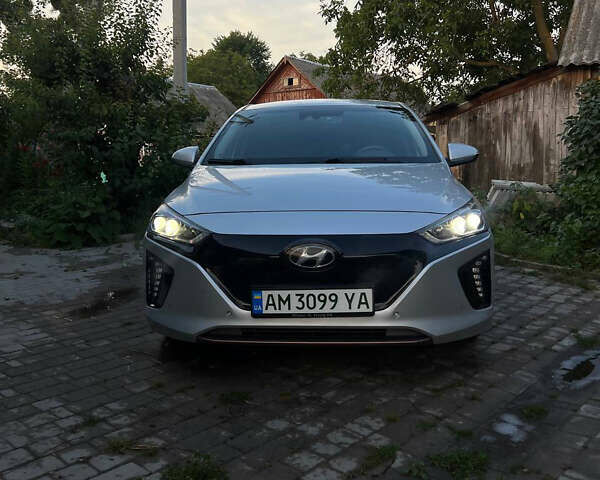 Сірий Хендай Ioniq Electric, об'ємом двигуна 0 л та пробігом 130 тис. км за 12650 $, фото 18 на Automoto.ua