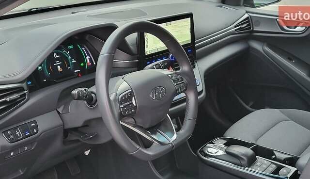 Сірий Хендай Ioniq Electric, об'ємом двигуна 0 л та пробігом 88 тис. км за 17000 $, фото 10 на Automoto.ua