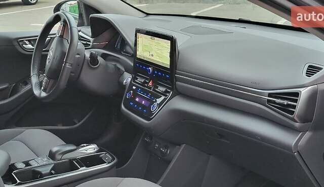 Сірий Хендай Ioniq Electric, об'ємом двигуна 0 л та пробігом 88 тис. км за 17000 $, фото 21 на Automoto.ua