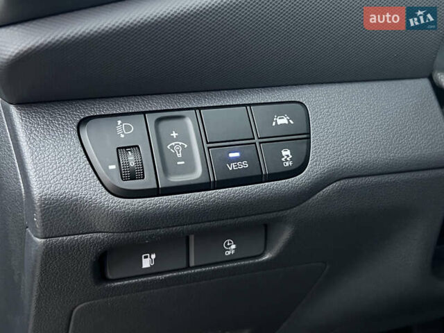 Сірий Хендай Ioniq Electric, об'ємом двигуна 0 л та пробігом 88 тис. км за 17000 $, фото 11 на Automoto.ua