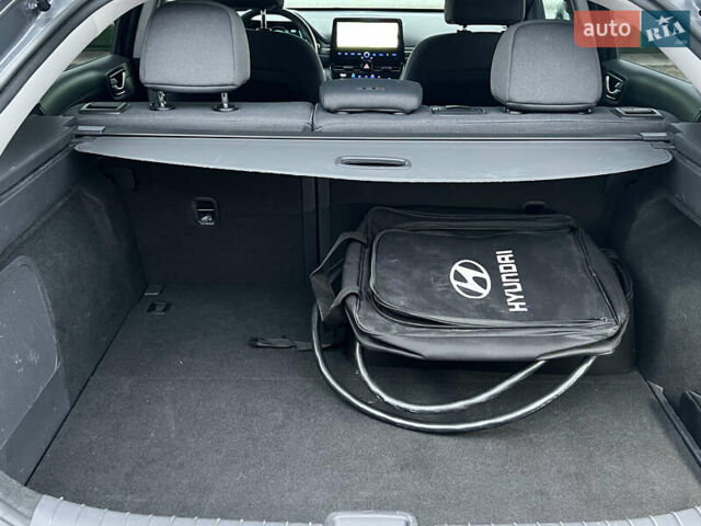 Сірий Хендай Ioniq Electric, об'ємом двигуна 0 л та пробігом 88 тис. км за 17000 $, фото 27 на Automoto.ua