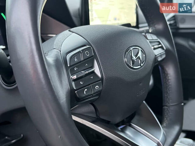 Сірий Хендай Ioniq Electric, об'ємом двигуна 0 л та пробігом 88 тис. км за 17000 $, фото 12 на Automoto.ua