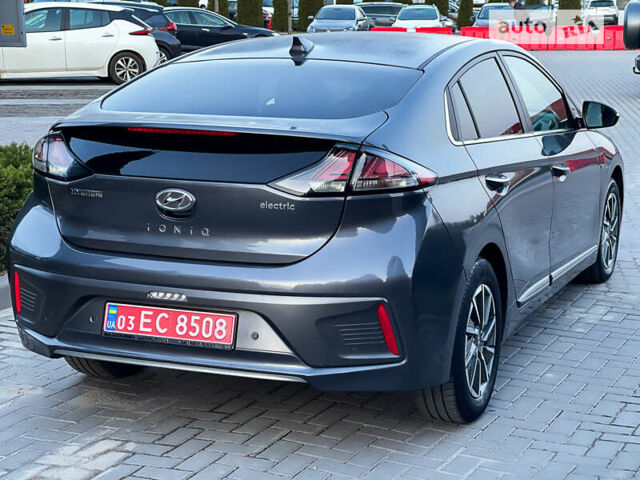 Серый Хендай Ioniq Electric, объемом двигателя 0 л и пробегом 99 тыс. км за 16900 $, фото 4 на Automoto.ua