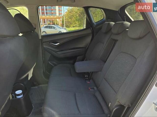 Белый Хендай ix20, объемом двигателя 1.4 л и пробегом 171 тыс. км за 6700 $, фото 8 на Automoto.ua