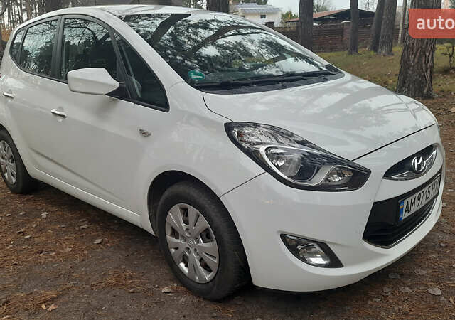 Белый Хендай ix20, объемом двигателя 1.6 л и пробегом 265 тыс. км за 8950 $, фото 5 на Automoto.ua