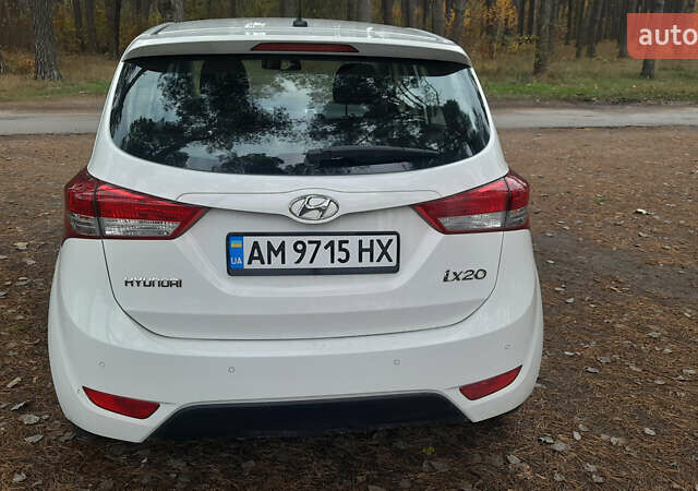 Белый Хендай ix20, объемом двигателя 1.6 л и пробегом 265 тыс. км за 8950 $, фото 9 на Automoto.ua