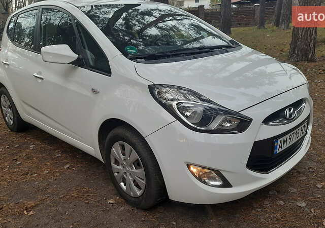 Белый Хендай ix20, объемом двигателя 1.6 л и пробегом 265 тыс. км за 8950 $, фото 2 на Automoto.ua