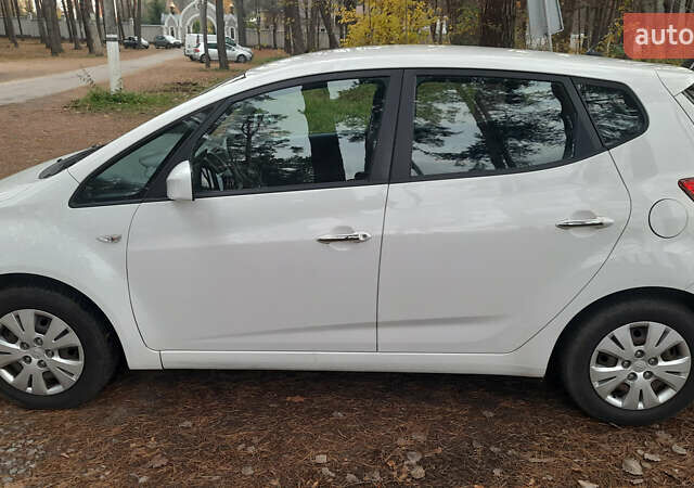 Белый Хендай ix20, объемом двигателя 1.6 л и пробегом 265 тыс. км за 8950 $, фото 10 на Automoto.ua