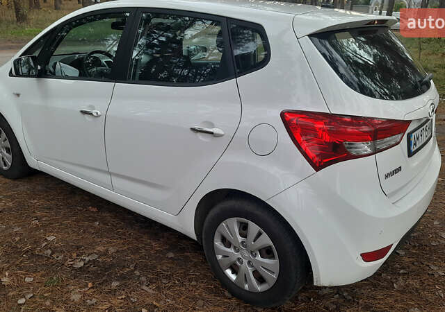 Белый Хендай ix20, объемом двигателя 1.6 л и пробегом 265 тыс. км за 8950 $, фото 11 на Automoto.ua