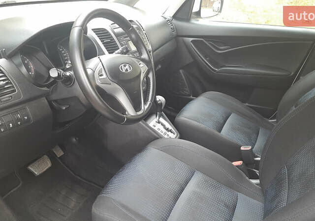 Белый Хендай ix20, объемом двигателя 1.6 л и пробегом 265 тыс. км за 8950 $, фото 21 на Automoto.ua