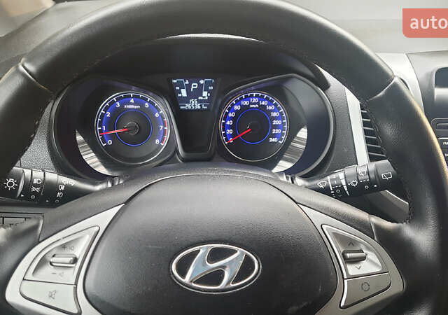 Белый Хендай ix20, объемом двигателя 1.6 л и пробегом 265 тыс. км за 8950 $, фото 17 на Automoto.ua