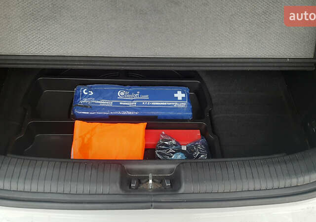 Белый Хендай ix20, объемом двигателя 1.6 л и пробегом 265 тыс. км за 8950 $, фото 35 на Automoto.ua