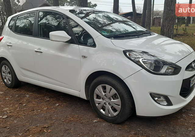 Белый Хендай ix20, объемом двигателя 1.6 л и пробегом 265 тыс. км за 8950 $, фото 14 на Automoto.ua