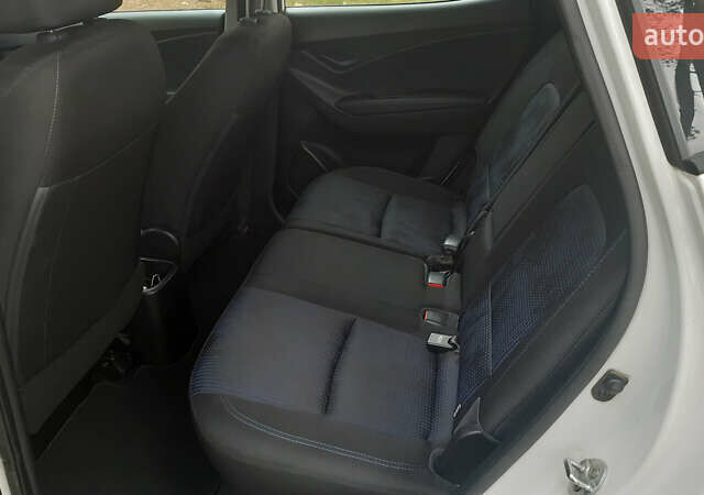 Белый Хендай ix20, объемом двигателя 1.6 л и пробегом 265 тыс. км за 8950 $, фото 30 на Automoto.ua