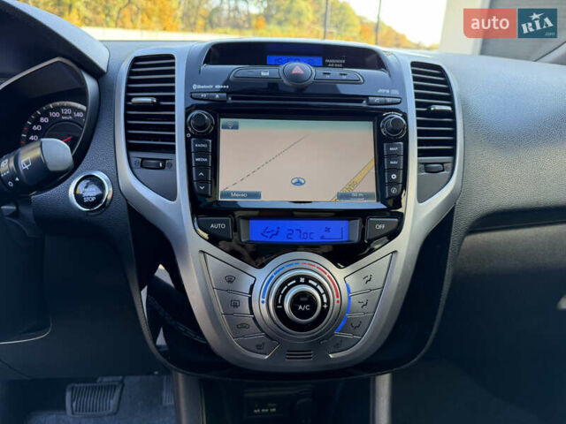 Черный Хендай ix20, объемом двигателя 1.6 л и пробегом 176 тыс. км за 10500 $, фото 17 на Automoto.ua