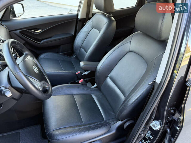 Черный Хендай ix20, объемом двигателя 1.6 л и пробегом 176 тыс. км за 11500 $, фото 12 на Automoto.ua