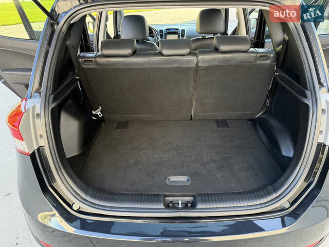 Черный Хендай ix20, объемом двигателя 1.6 л и пробегом 176 тыс. км за 10500 $, фото 30 на Automoto.ua