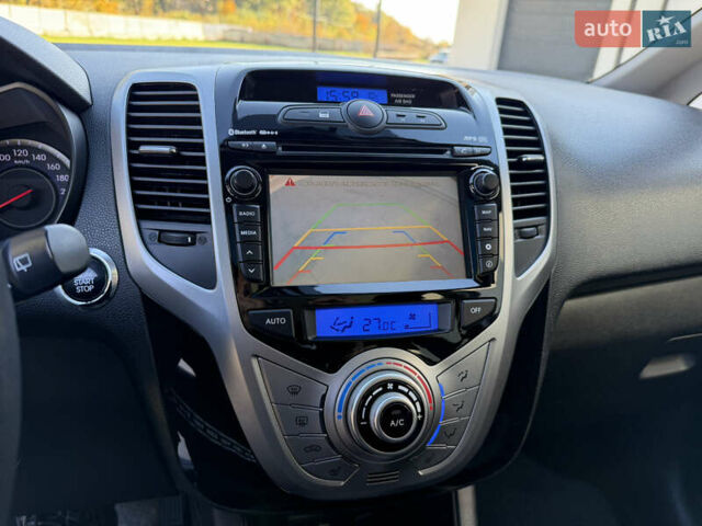 Черный Хендай ix20, объемом двигателя 1.6 л и пробегом 176 тыс. км за 10500 $, фото 15 на Automoto.ua