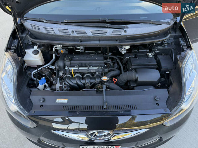 Черный Хендай ix20, объемом двигателя 1.6 л и пробегом 176 тыс. км за 10500 $, фото 33 на Automoto.ua