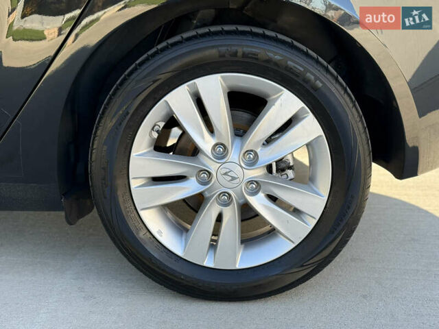 Черный Хендай ix20, объемом двигателя 1.6 л и пробегом 176 тыс. км за 11500 $, фото 8 на Automoto.ua