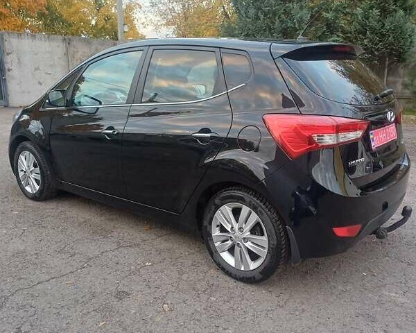 Черный Хендай ix20, объемом двигателя 1.6 л и пробегом 175 тыс. км за 10900 $, фото 3 на Automoto.ua