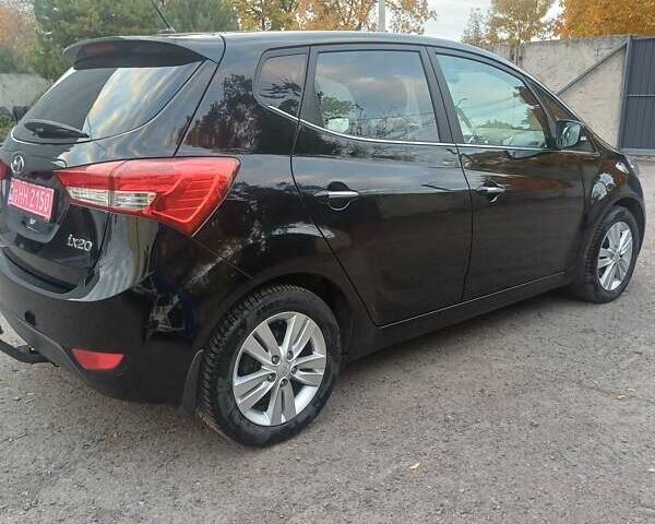 Черный Хендай ix20, объемом двигателя 1.6 л и пробегом 175 тыс. км за 10900 $, фото 2 на Automoto.ua