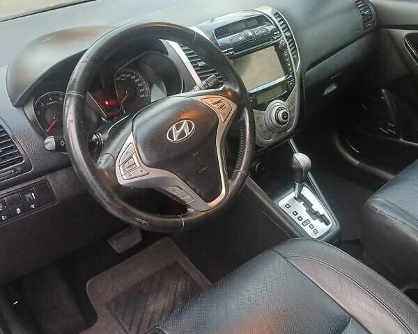 Черный Хендай ix20, объемом двигателя 1.6 л и пробегом 175 тыс. км за 10900 $, фото 7 на Automoto.ua