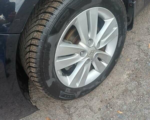 Черный Хендай ix20, объемом двигателя 1.6 л и пробегом 175 тыс. км за 10900 $, фото 10 на Automoto.ua